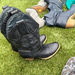 Very volatile navy cowgirl boots
